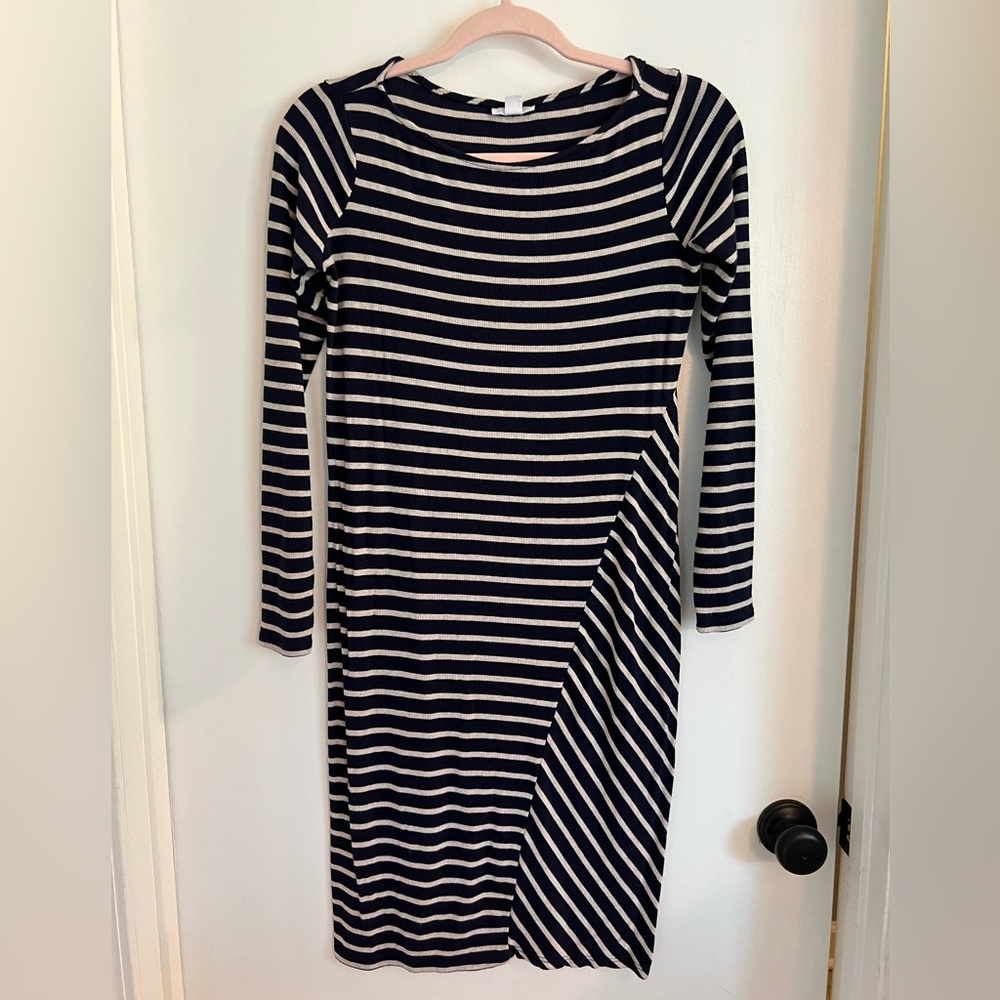 A Pea in the Pod casual maternity dress